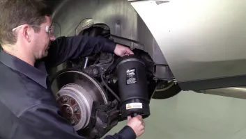 Почему проседает пневмоподвеска после стоянки: 7 типичных причин