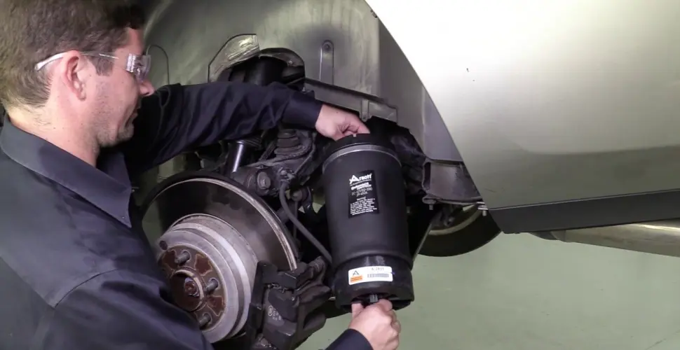 Почему проседает пневмоподвеска после стоянки: 7 типичных причин